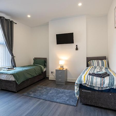 Tco Luxury House Panzió Liverpool Szoba fotó