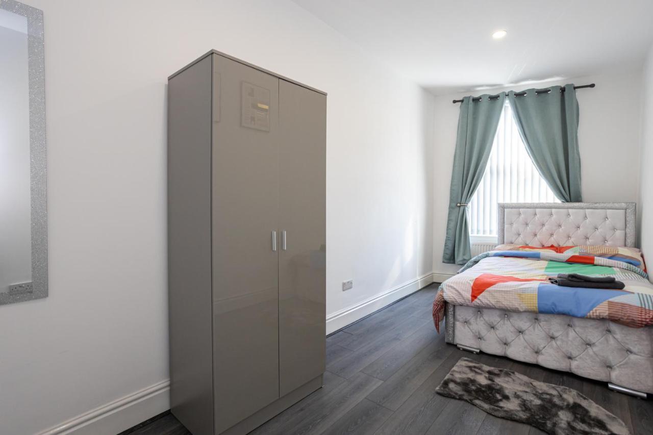 Tco Luxury House Panzió Liverpool Szoba fotó